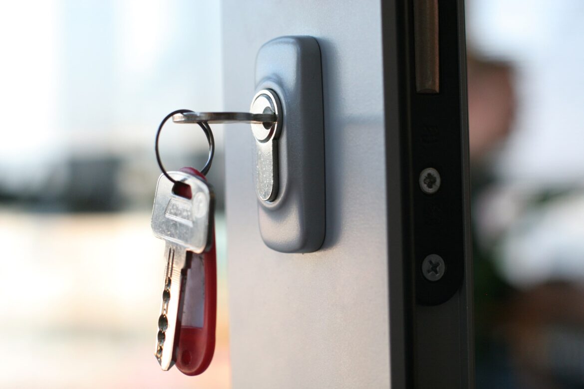 key-hide-2